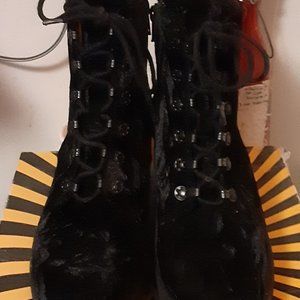 Combat boots